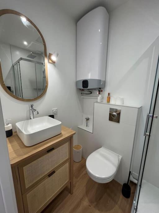 Studio Au Coeur De Caen-Renove Apartment Luaran gambar
